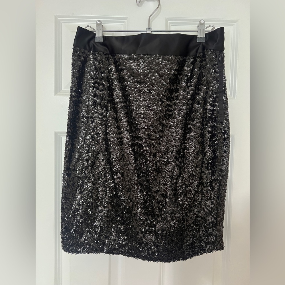 The Limited black sequined pencils skirt with satin black button closure— NWT